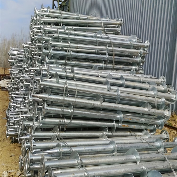 如何根据土质选择地桩类型？